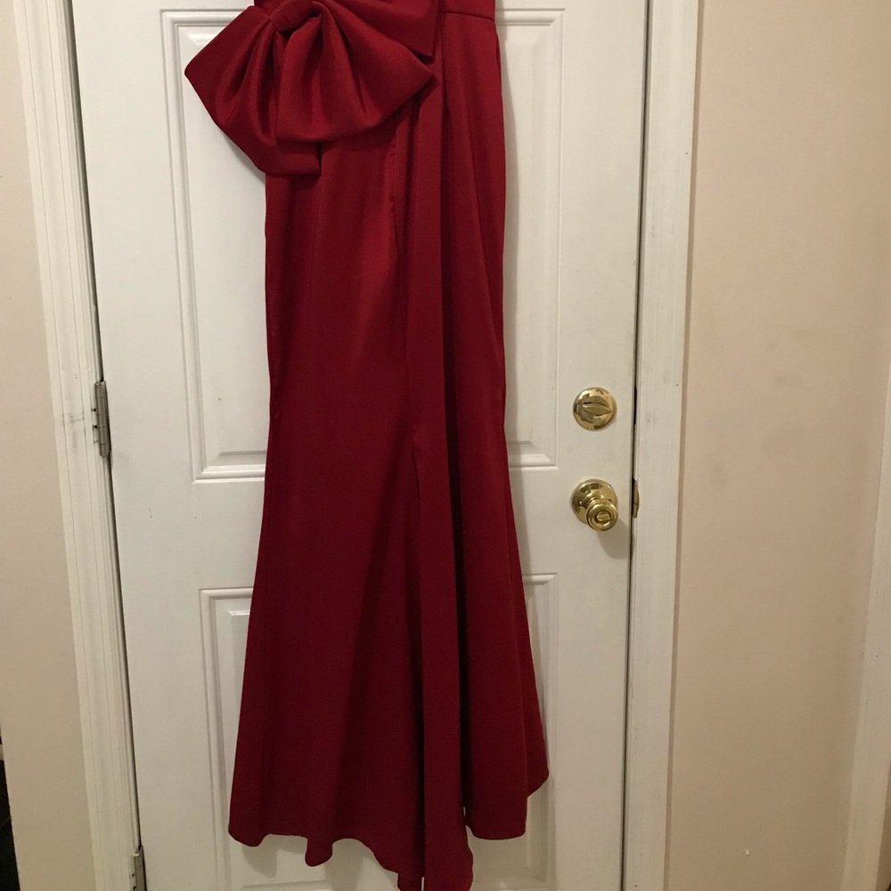 Beautiful red evening dress! - Picture 3 of 6